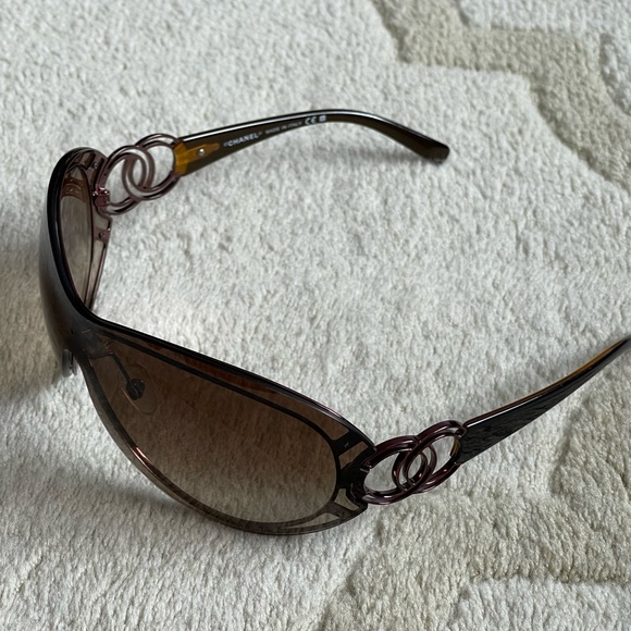 Vintage Chanel sunglasses - Picture 9 of 13